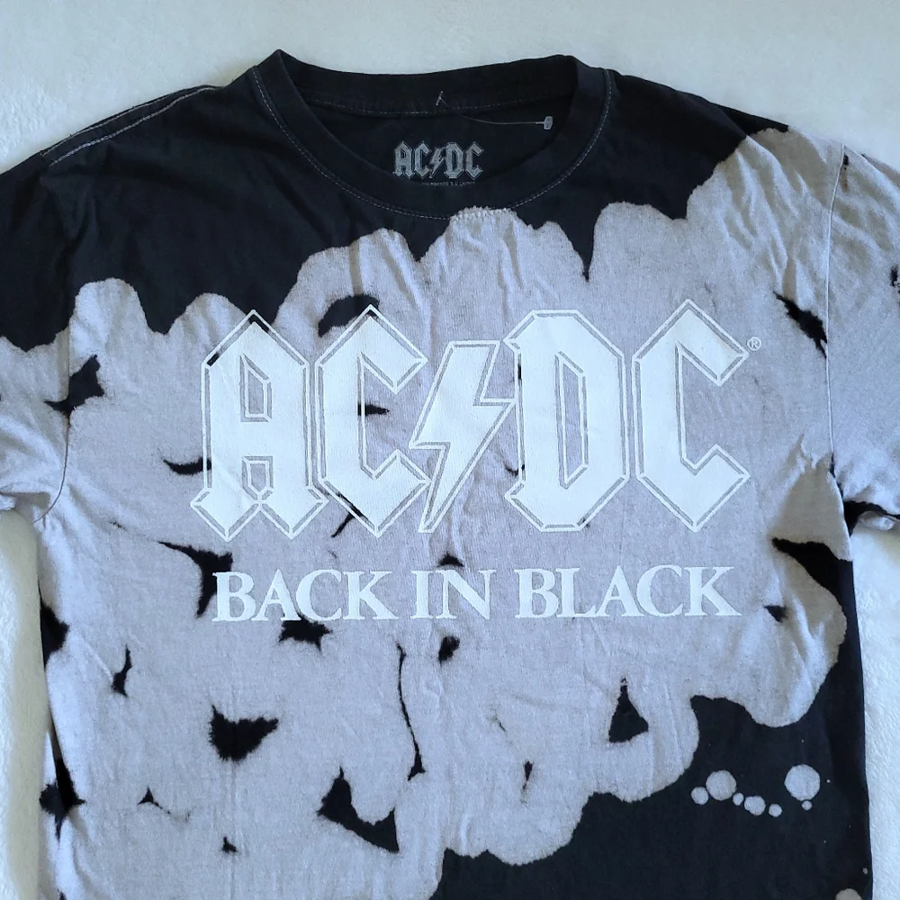 AC⚡DC Bleached "Back in Black"🖤 Graphic Tee👕 - NWOT - Picture 8 of 12